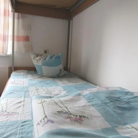 артем Hostal Kiev